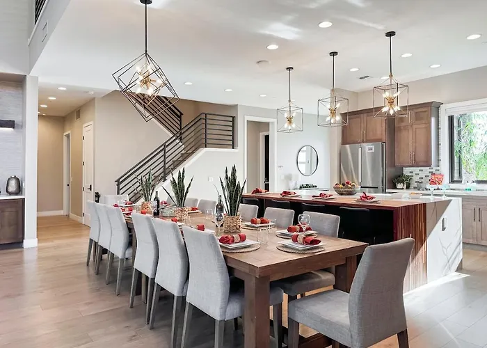 Holiday home Luxury Mansion With Pool, Spa, Views, Game Room, Movie Theatre
