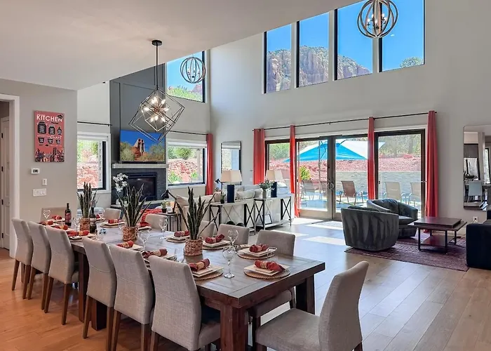 Luxury Mansion With Pool, Spa, Views, Game Room, Movie Theatre *