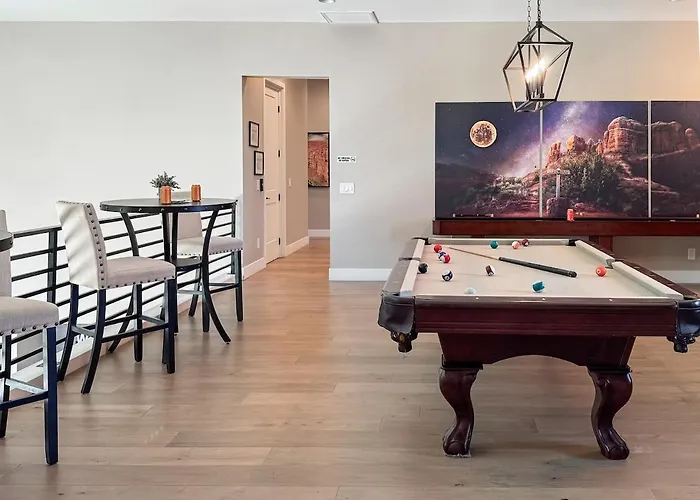 Luxury Mansion With Pool, Spa, Views, Game Room, Movie Theatre *