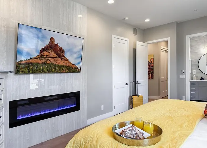 Luxury Mansion With Pool, Spa, Views, Game Room, Movie Theatre Holiday home