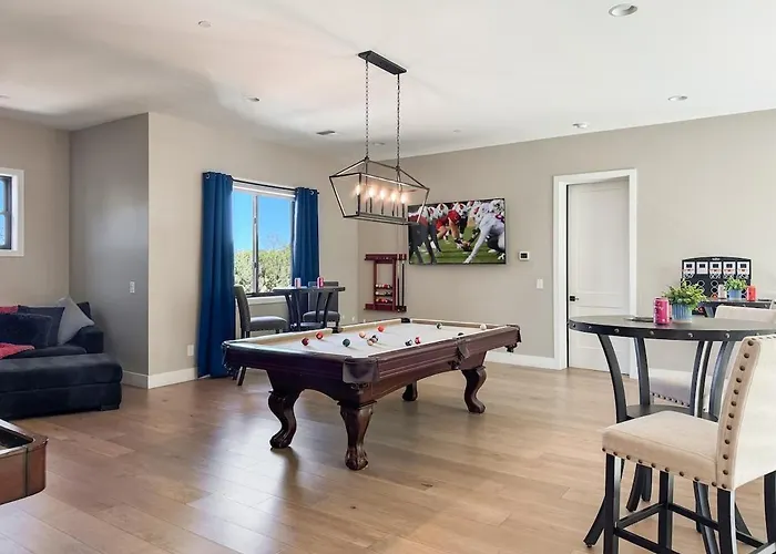 Luxury Mansion With Pool, Spa, Views, Game Room, Movie Theatre