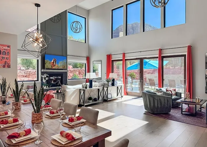 Luxury Mansion With Pool, Spa, Views, Game Room, Movie Theatre *