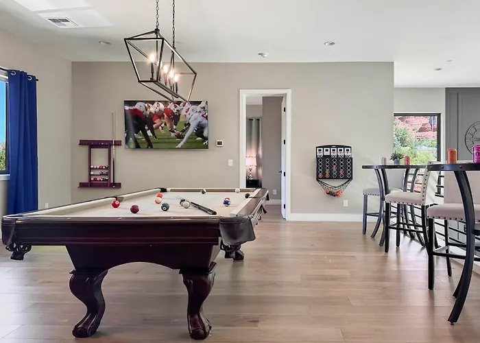 Holiday home Luxury Mansion With Pool, Spa, Views, Game Room, Movie Theatre *