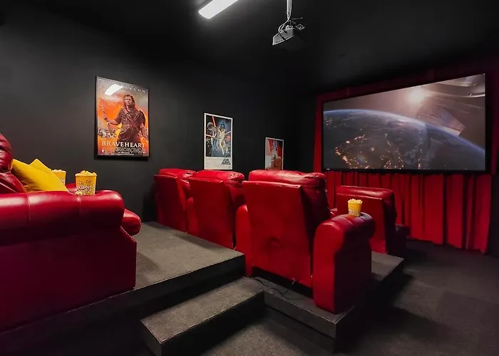 Luxury Mansion With Pool, Spa, Views, Game Room, Movie Theatre Holiday home