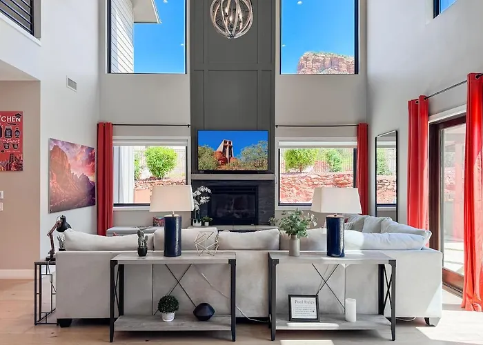 Luxury Mansion With Pool, Spa, Views, Game Room, Movie Theatre Holiday home *