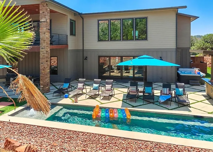 Holiday home Luxury Mansion With Pool, Spa, Views, Game Room, Movie Theatre *