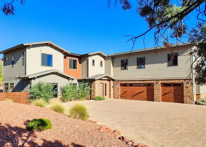 Luxury Mansion With Pool, Spa, Views, Game Room, Movie Theatre Holiday home *