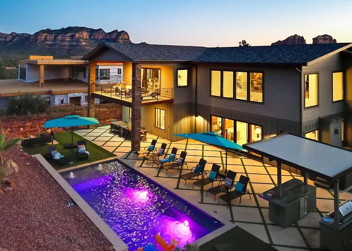 Luxury Mansion With Pool, Spa, Views, Game Room, Movie Theatre *