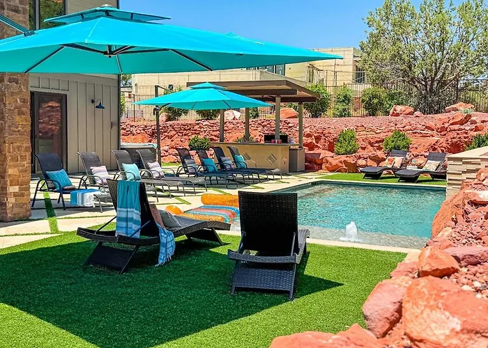 Holiday home Luxury Mansion With Pool, Spa, Views, Game Room, Movie Theatre *
